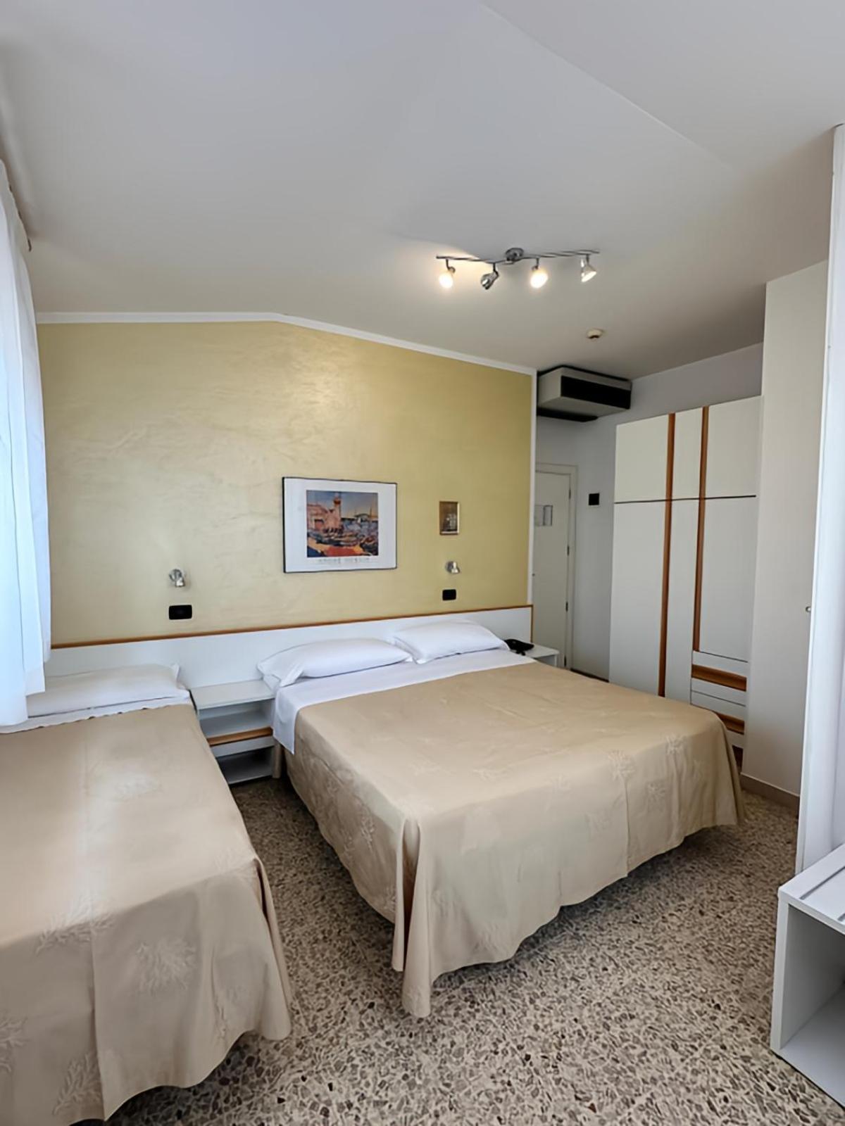Hotel Piccinelli Rimini Exterior foto